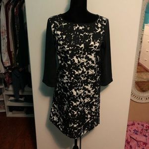 Gap dress black and white with black sleeves